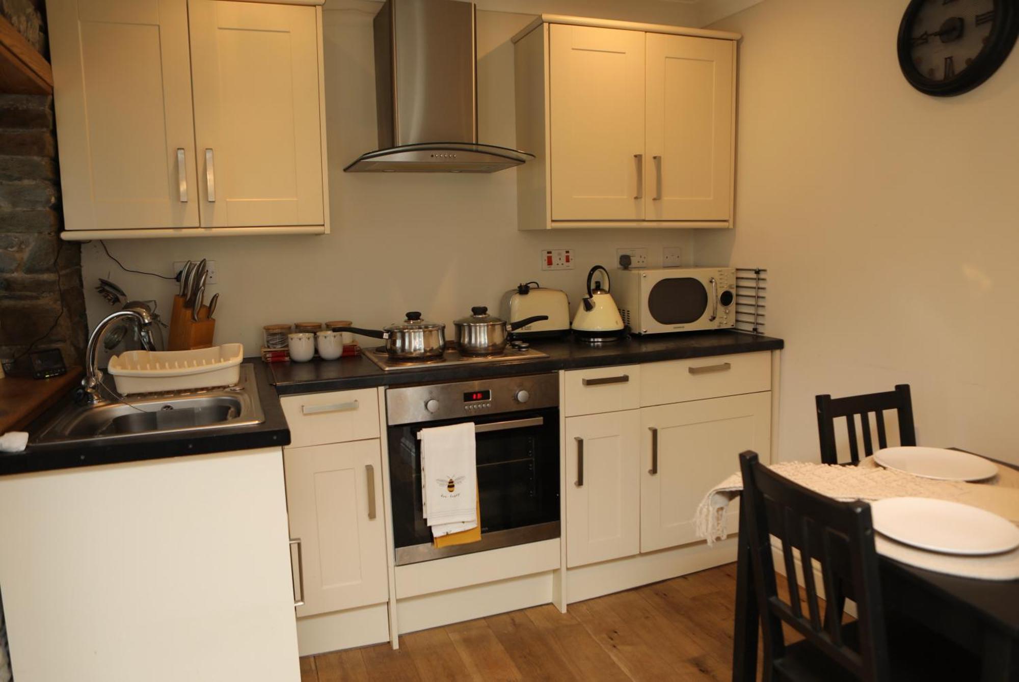 The Cosy Cottage Retreat! Perfect For Contractors, Relocators, Getaway Llantrisant  Exterior foto