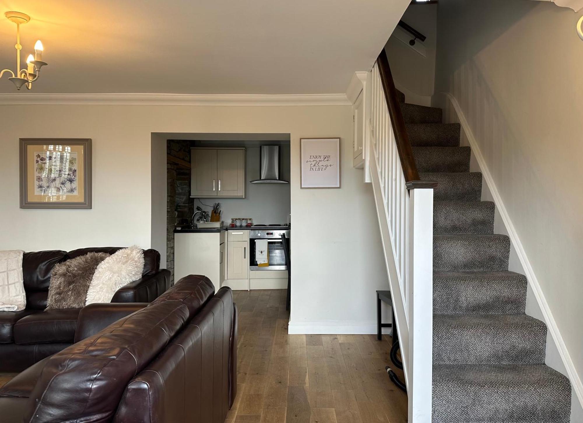 The Cosy Cottage Retreat! Perfect For Contractors, Relocators, Getaway Llantrisant  Exterior foto
