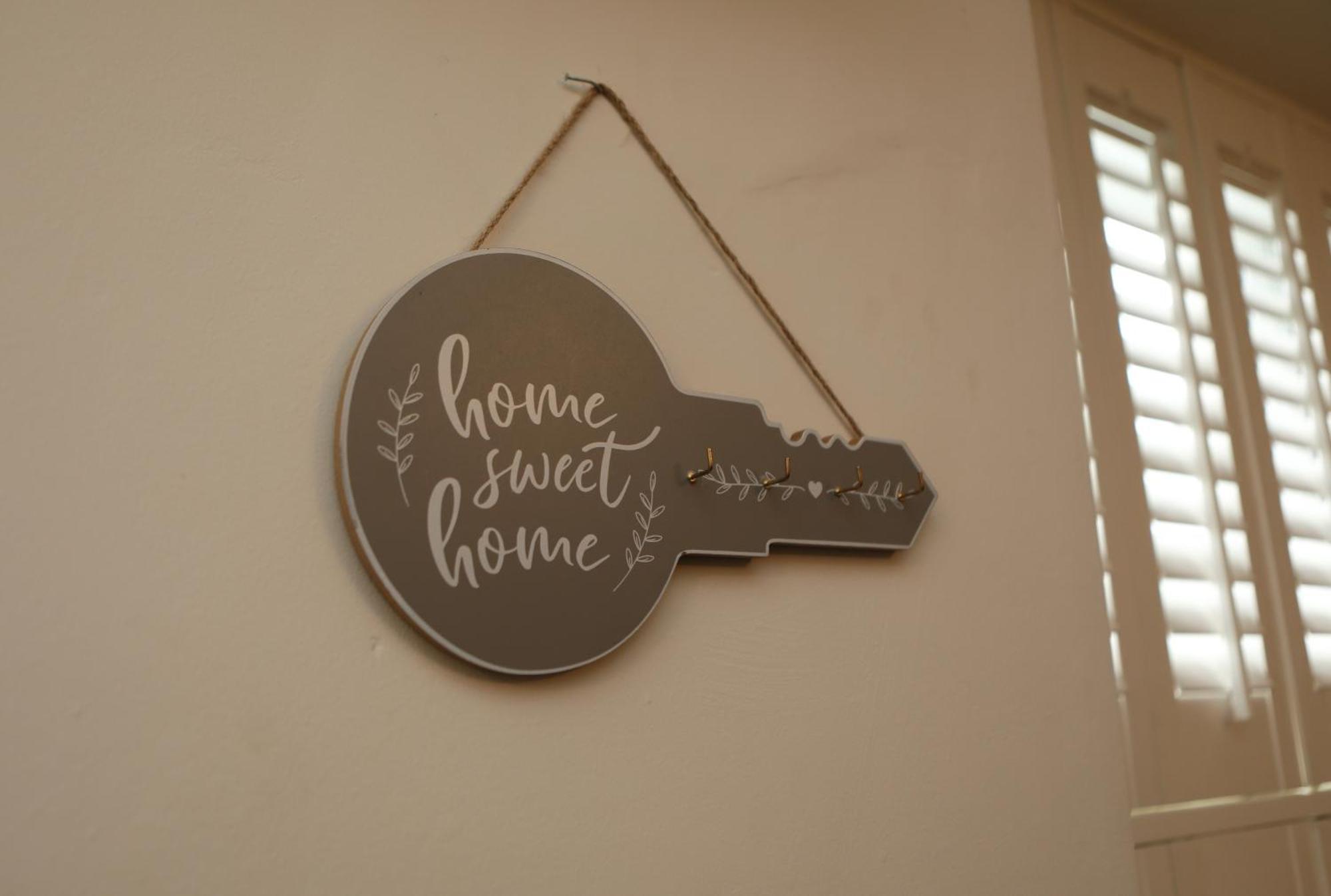 The Cosy Cottage Retreat! Perfect For Contractors, Relocators, Getaway Llantrisant  Exterior foto